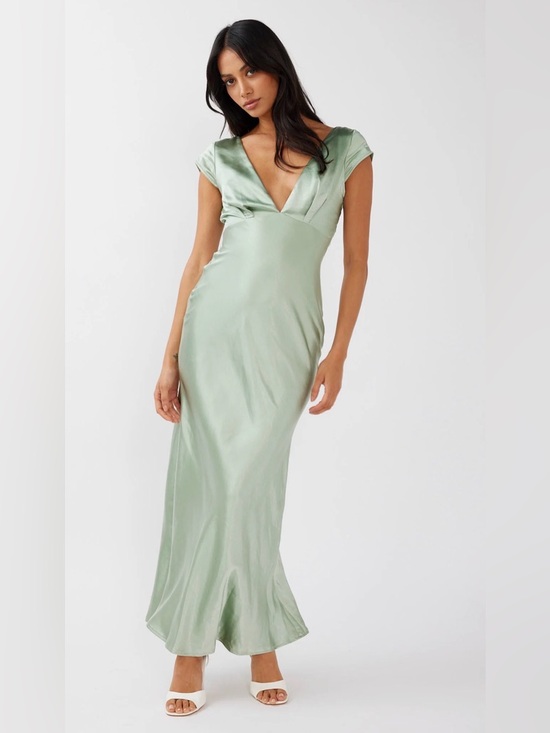 Selfie Leslie Dresses & Skirts - Selfie Leslie Lucinda V-Neck Twist Back Midi Dress Sage size Medium